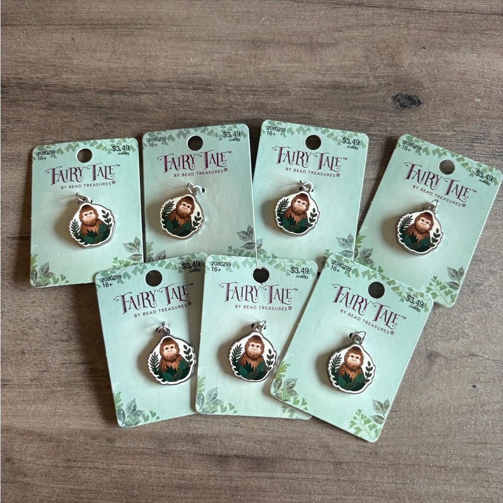 NWT Bigfoot Charm Set of 7